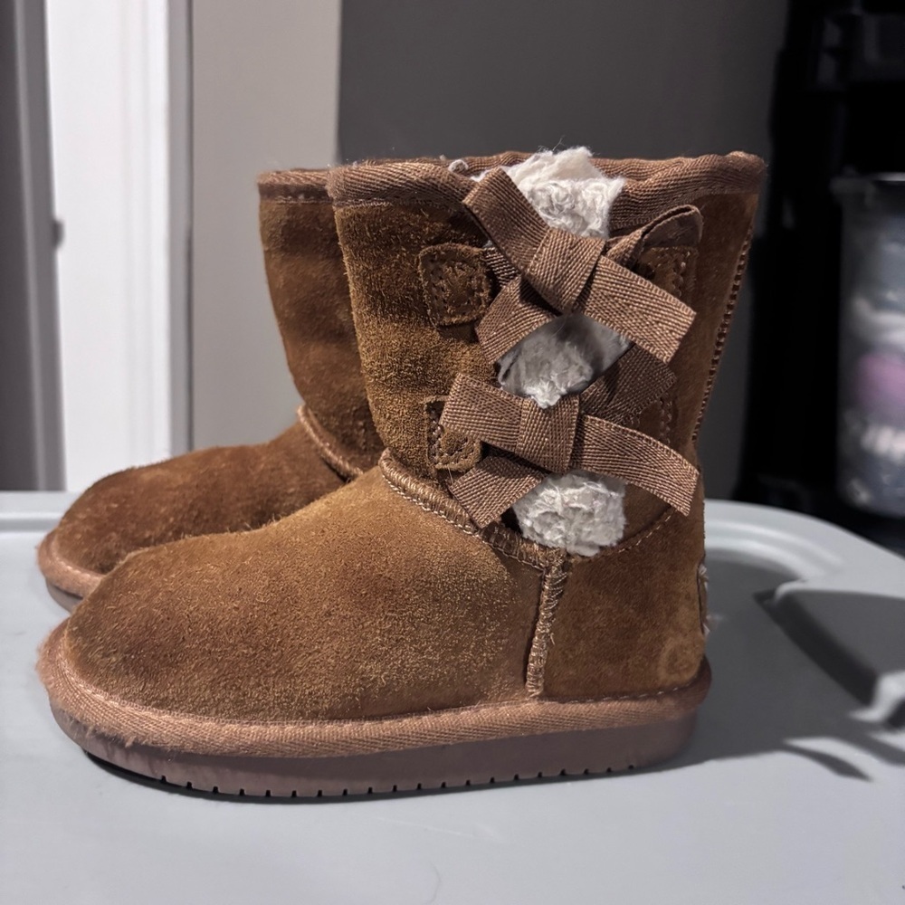 Chestnut Bow Suede Boots | Koolaburra by UGG Kids 8